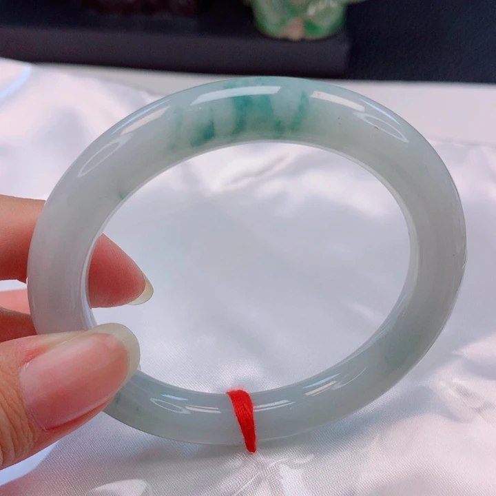 刘***森翡翠未镶嵌手镯（圆镯）