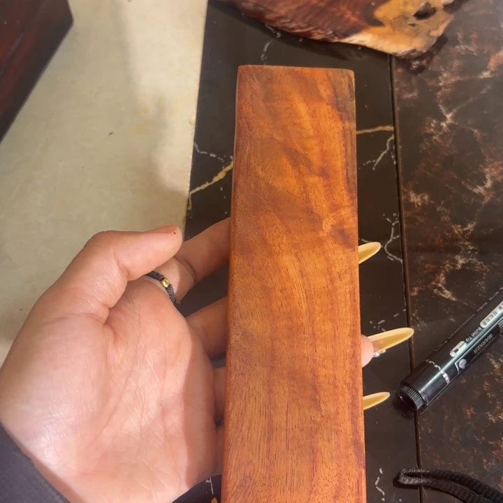 大叶紫檀（黑酸枝木类）