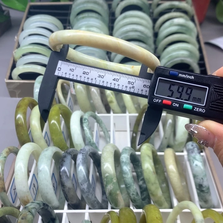 蛇纹石玉未镶嵌手镯25