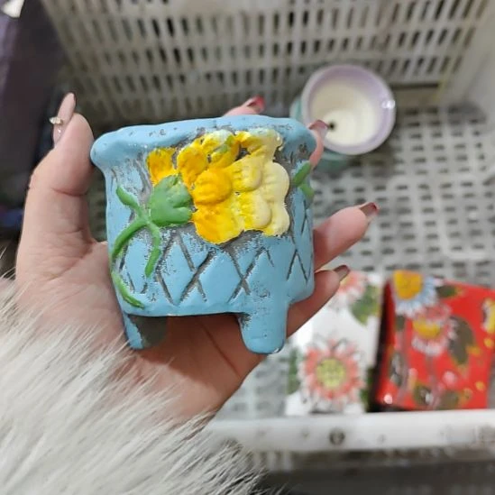 当场凑满15发货，不凑不发，花盆盆口不方不圆有针孔黑点矿点是正常