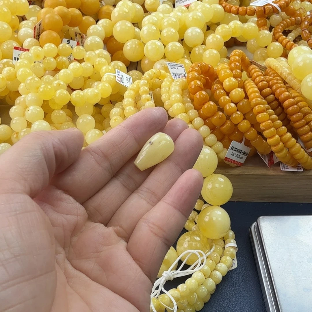 未镶嵌琥珀珠宝奇石