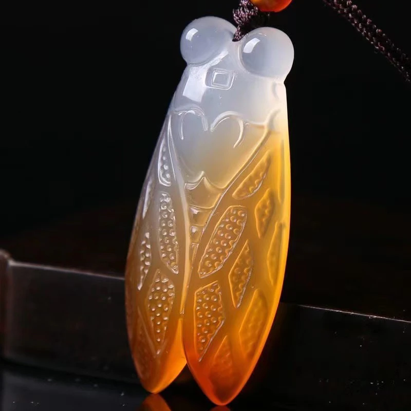 天然正品俏色巧雕高冰玛瑙知了（一鸣惊人）挂件