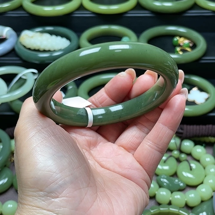 和田玉未镶嵌手镯