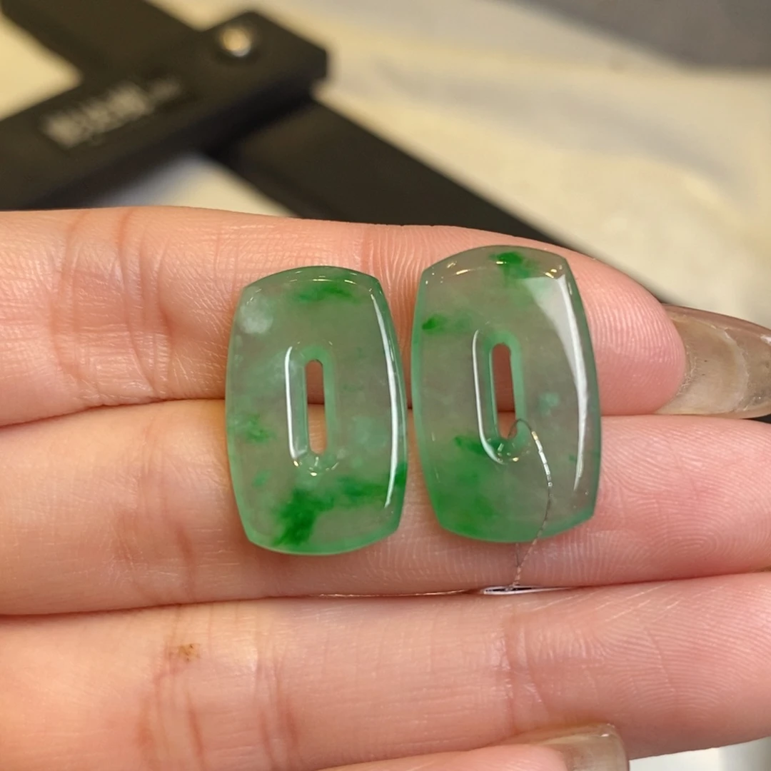 翡翠耳饰未镶嵌福贝