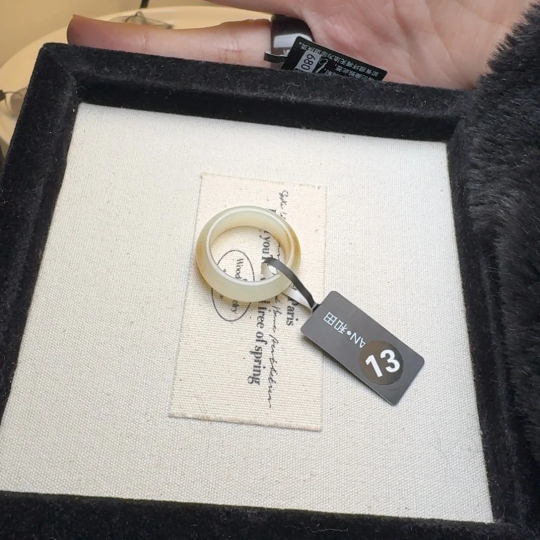 和田玉戒指未镶嵌?