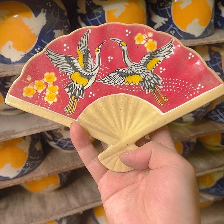 摆件青花瓷手工手绘高温釉下彩，扇子盘子，小微瑕