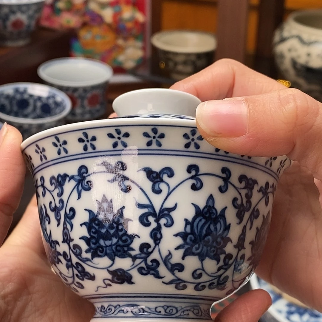 杯子瓷青花缠枝莲盖碗