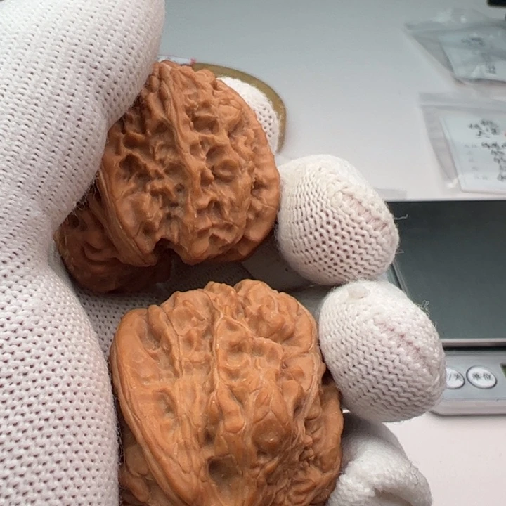 文玩核桃把件戴*生凹底183