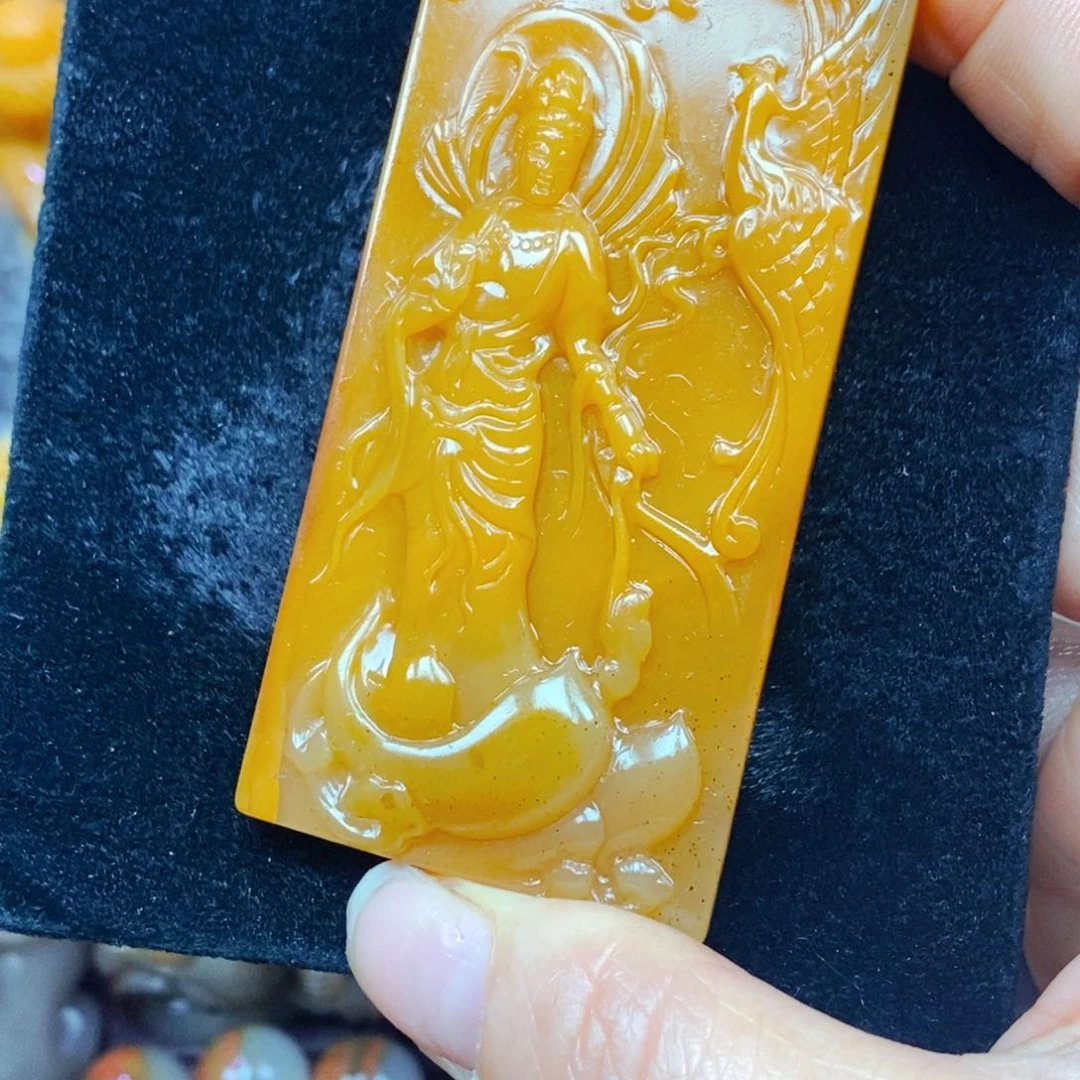 未镶嵌石英质玉（黄龙玉）颈饰