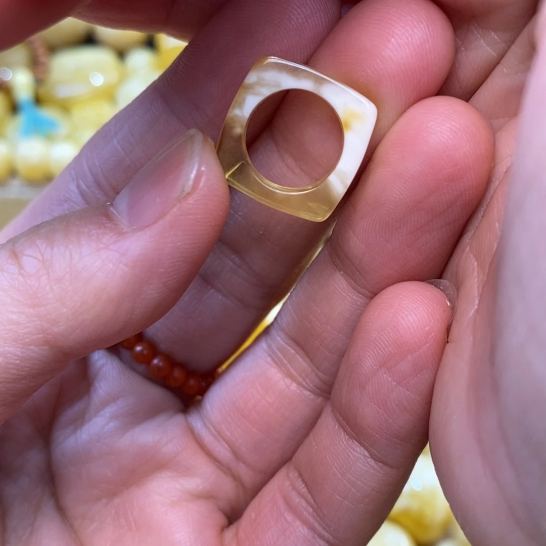 琥珀未镶嵌裸石原矿蜜蜡