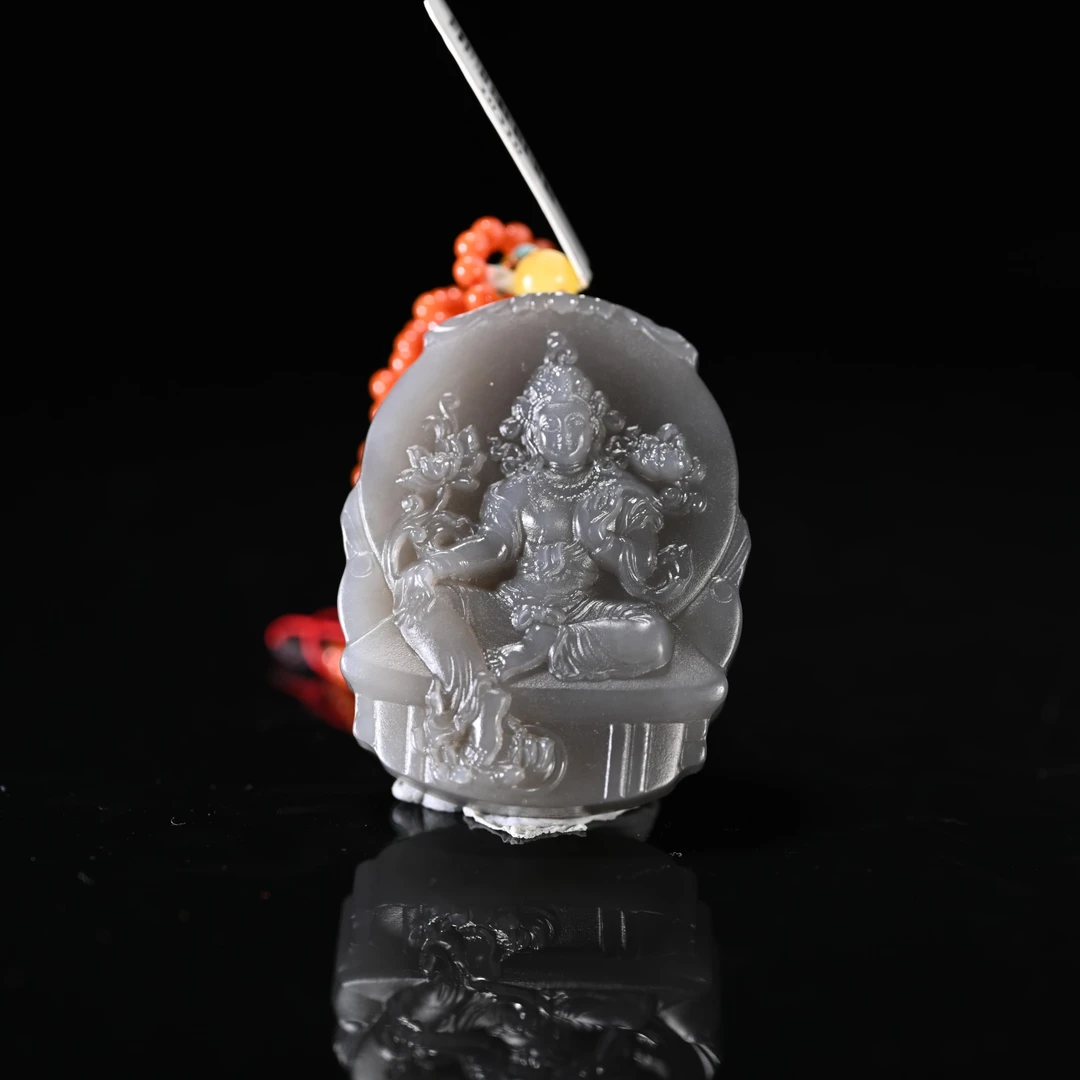 LOT8810 2510100047和田玉烟紫观音牌佩/保利