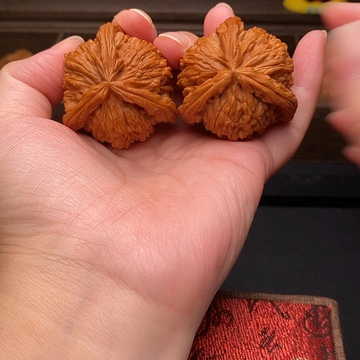 若***瑟把件文玩核桃白奔