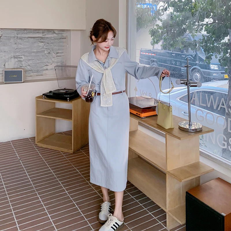 浅蓝色减龄牛仔连衣裙女春秋2025新款韩系蕾丝披肩收腰显瘦中长裙
