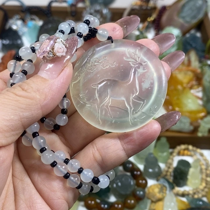 未镶嵌蛇纹石玉吊坠