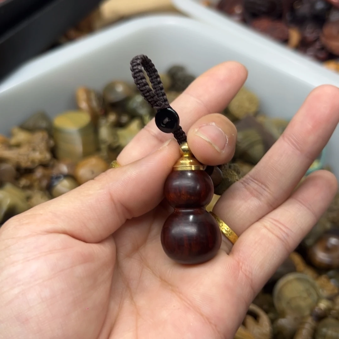 庄***串无事牌维腊木（绿檀）
