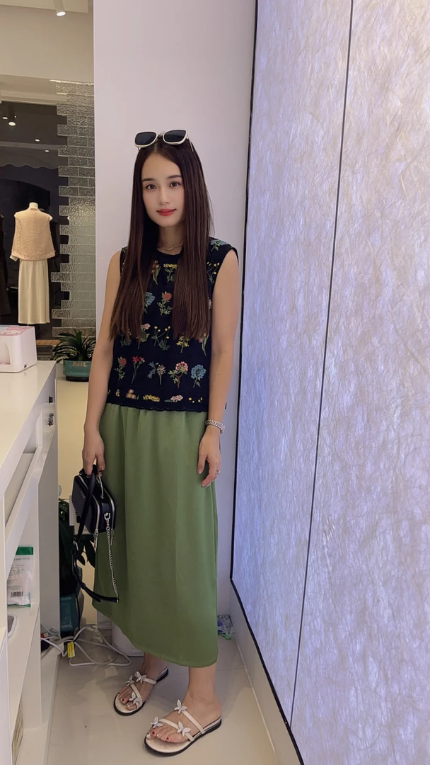 方格彩绣花卉设计舒适圆领无袖马甲