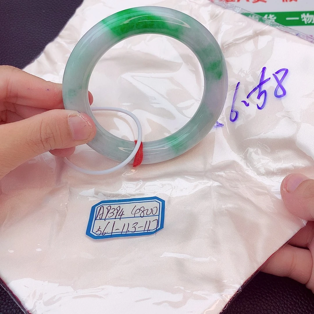 翡翠手镯未镶嵌我