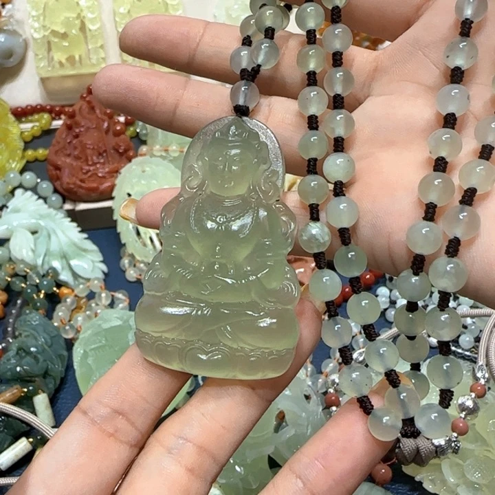 未镶嵌蛇纹石玉吊坠