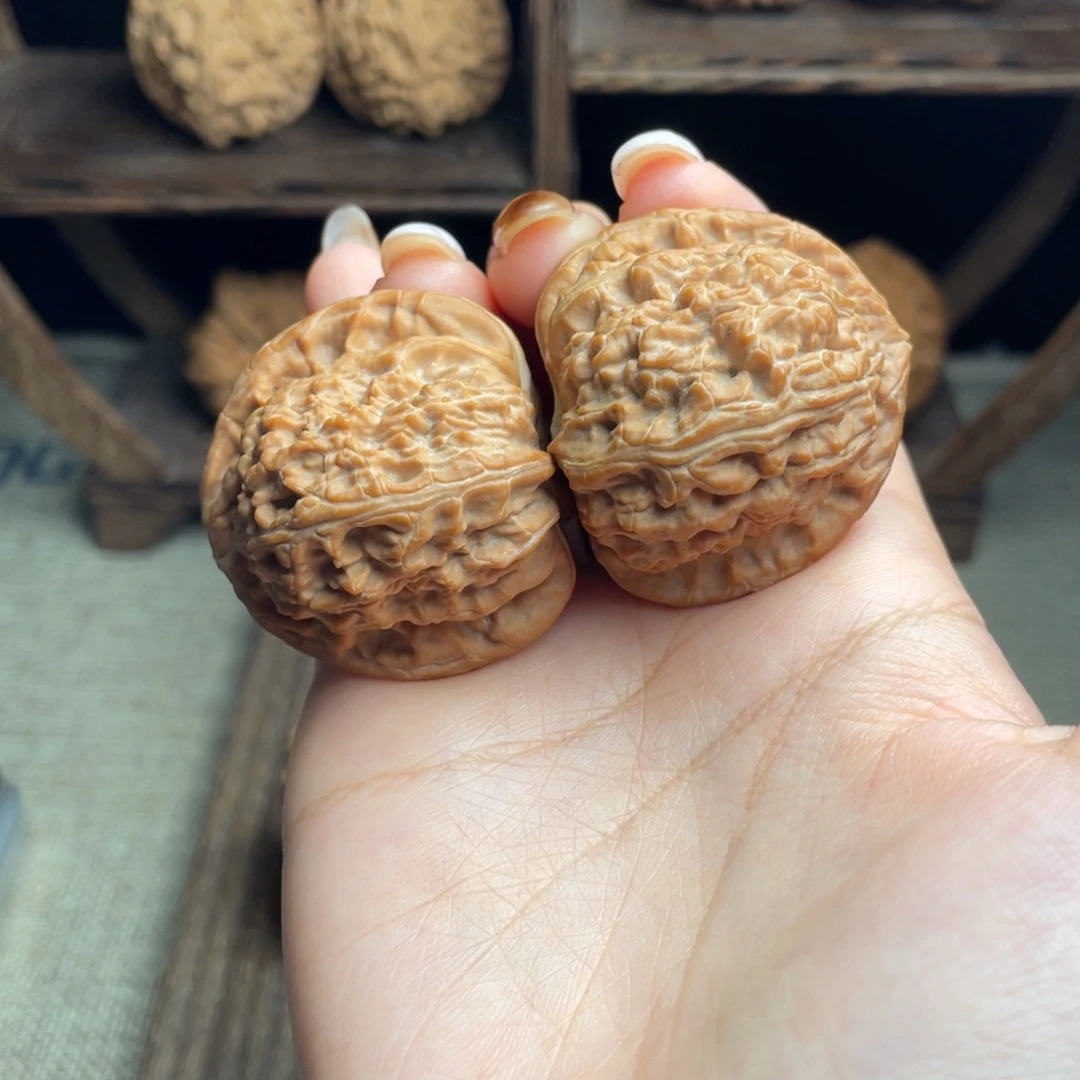 吊坠文玩核桃三角白39 全品白茬精配毕业红皮