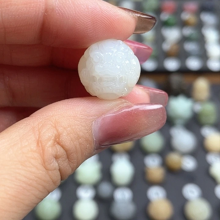 颈饰未镶嵌和田玉俄料白玉貔貅珠子定制