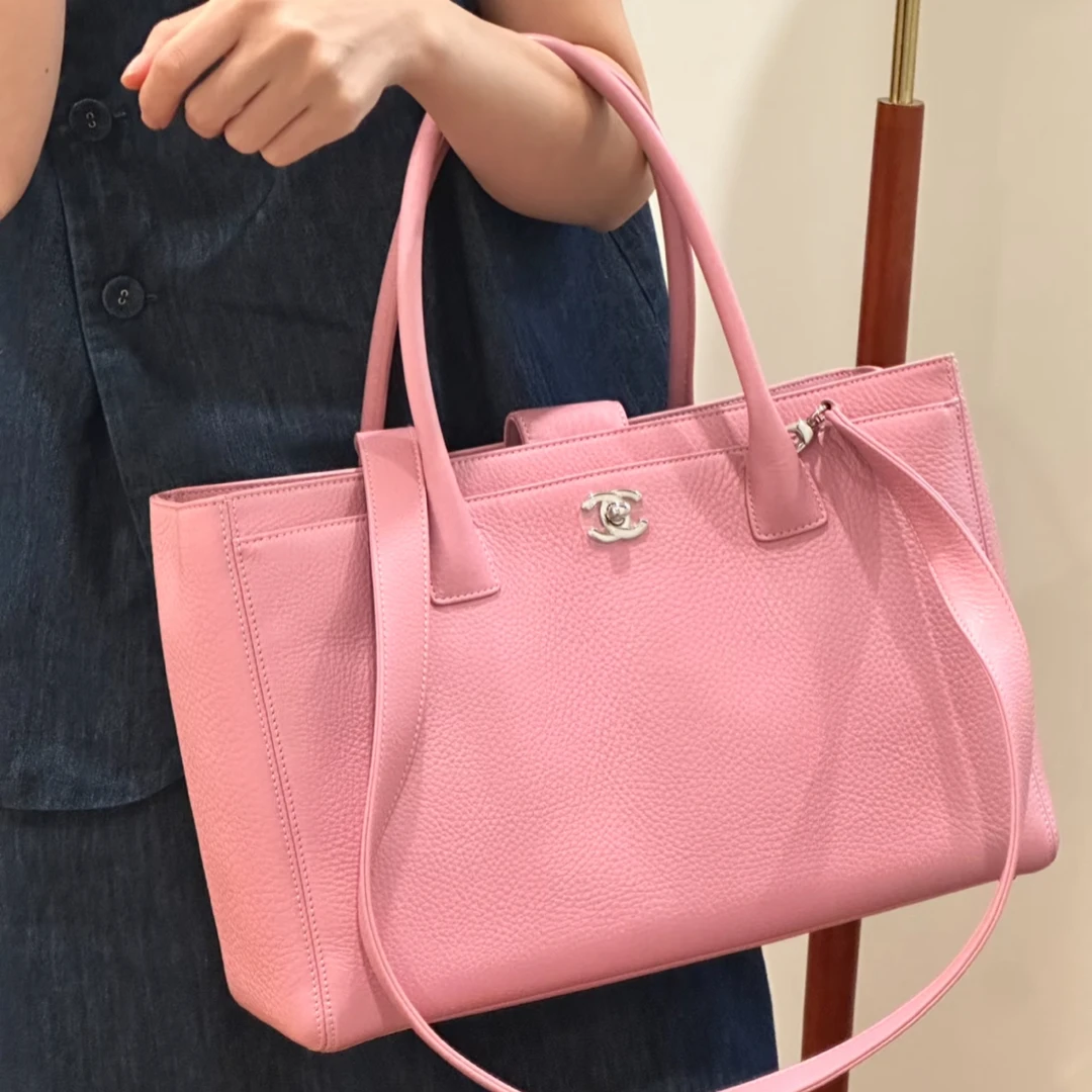 95新 Chanel/香奈儿 粉色牛cerf中号 卡标齐 19开 子袋也在 51316