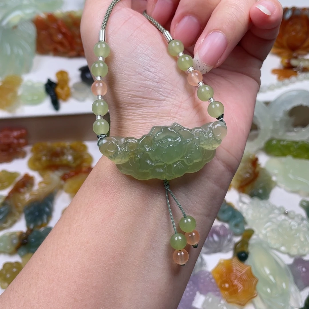 蛇纹石玉未镶嵌颈饰