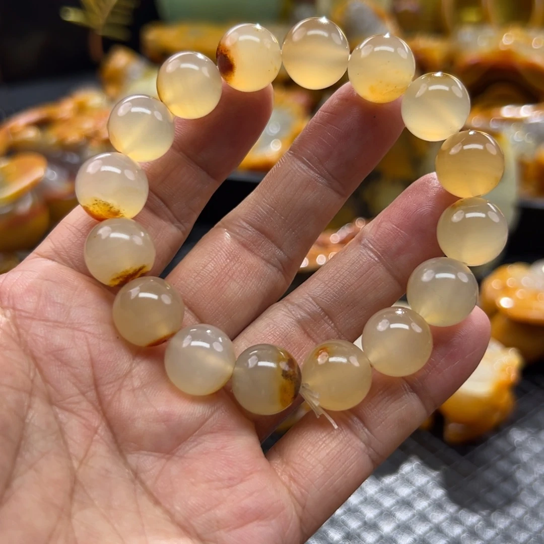 石英质玉未镶嵌颈饰