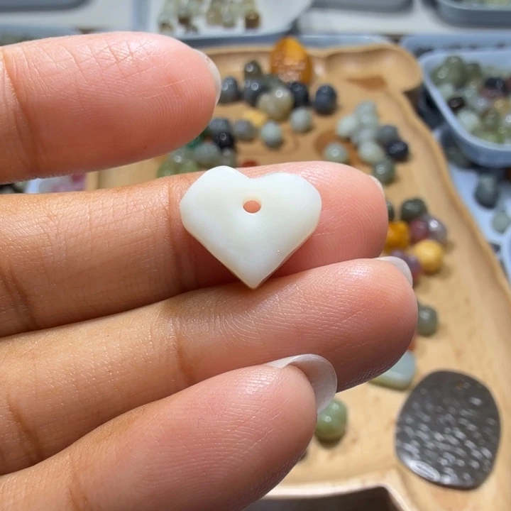 和田玉未镶嵌珠宝半成品