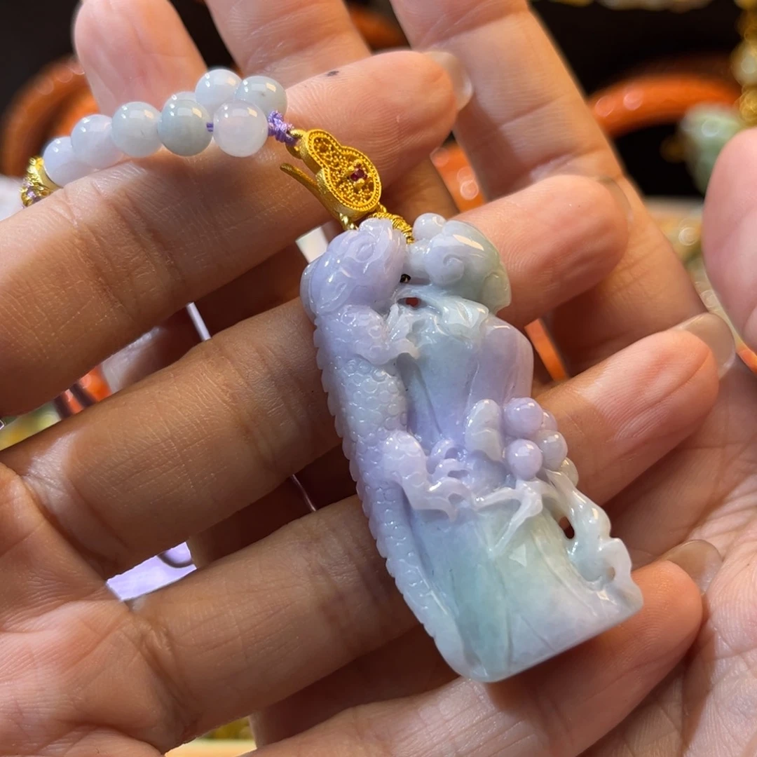 翡翠未镶嵌颈饰待编织