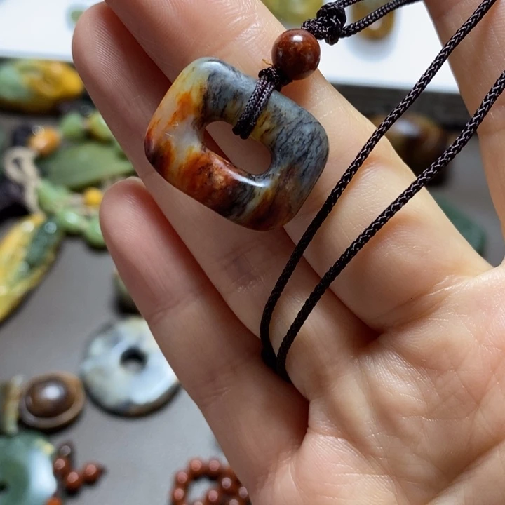 岫岩河磨玉（透闪石质玉）手链未镶嵌竹*青