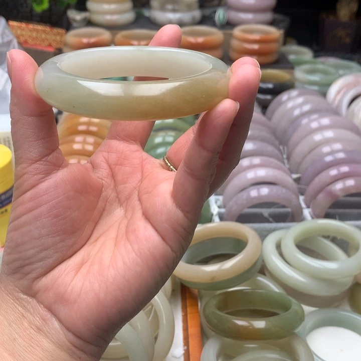 石英质玉（佘太翠）未镶嵌手镯60.3