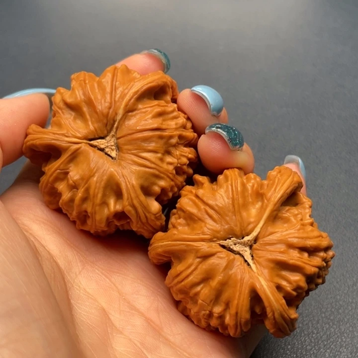 山***土文玩核桃吊坠白狮子