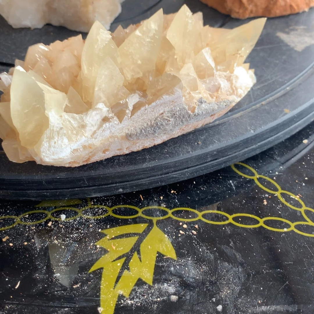 浪***莎纯天然钟乳石质地坚硬