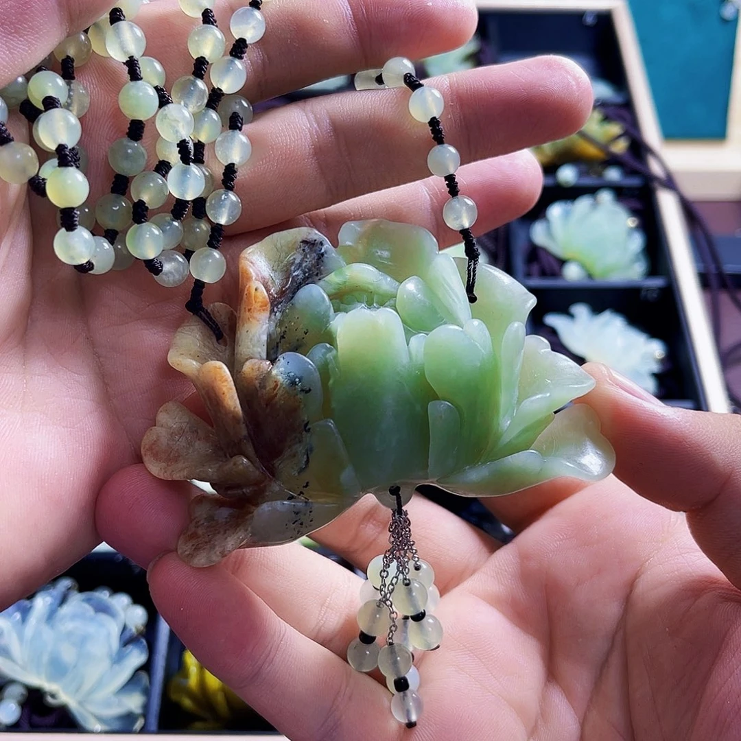 蛇纹石玉未镶嵌颈饰