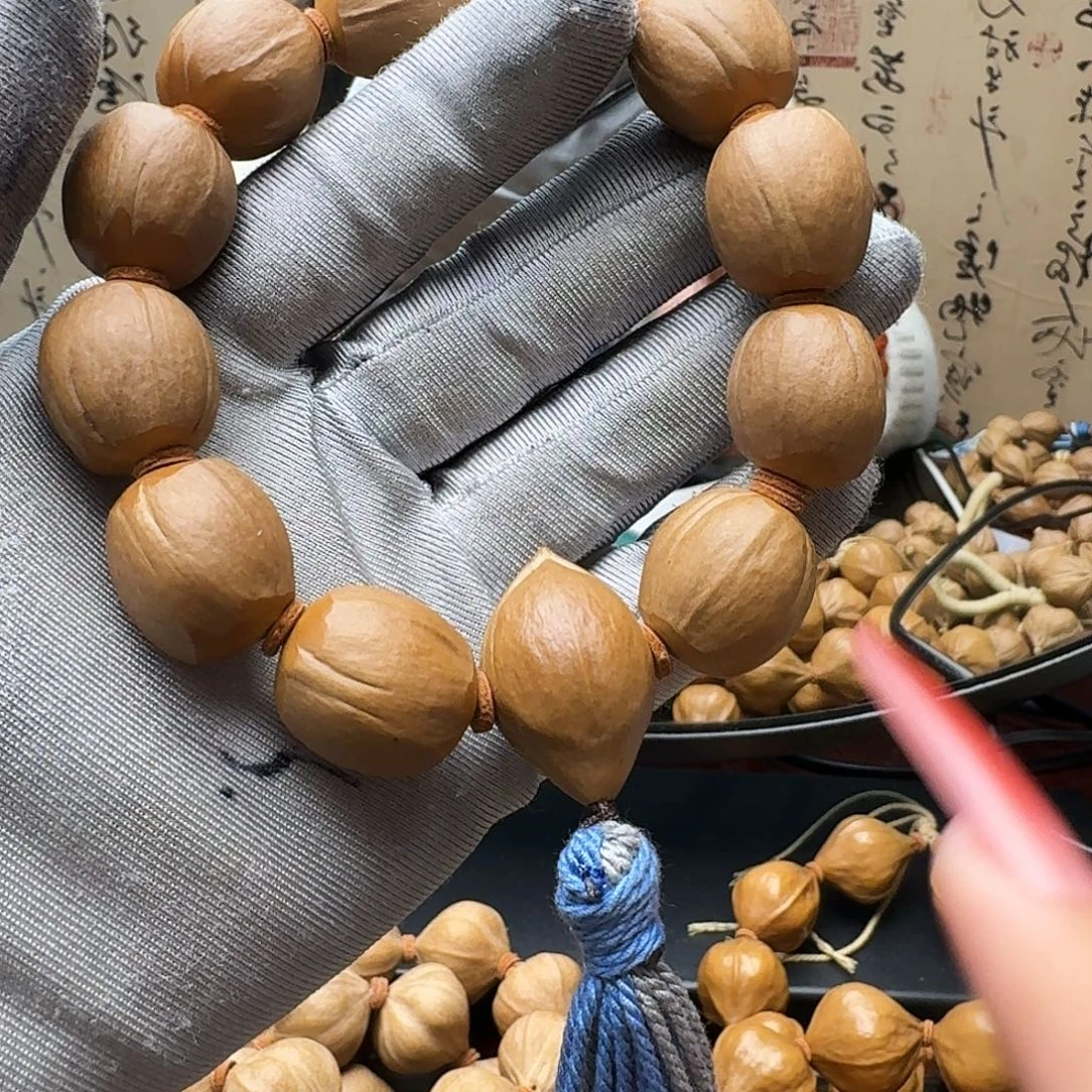 手串橄榄核小铁盒