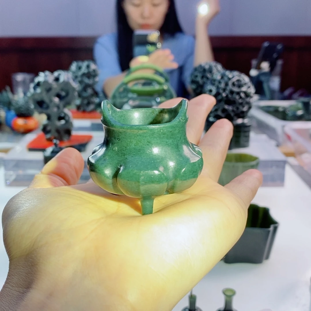 未镶嵌和田玉（青玉）摆件微瑕