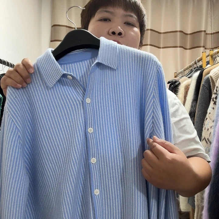 衬衫。