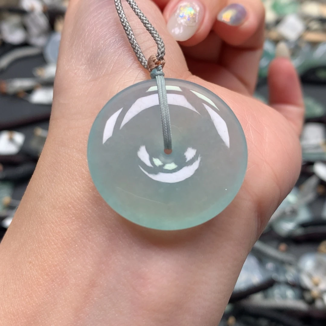 翡翠颈饰未镶嵌扣子