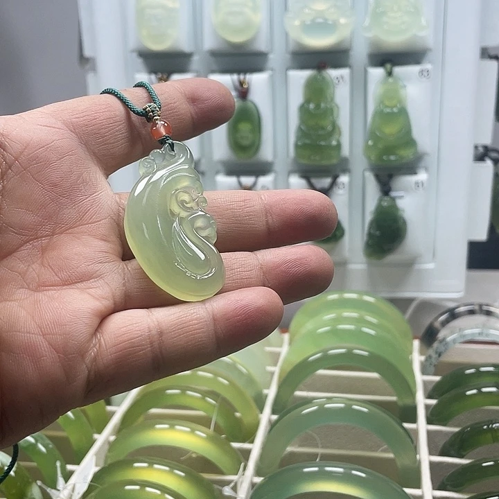 蛇纹石玉手镯合金