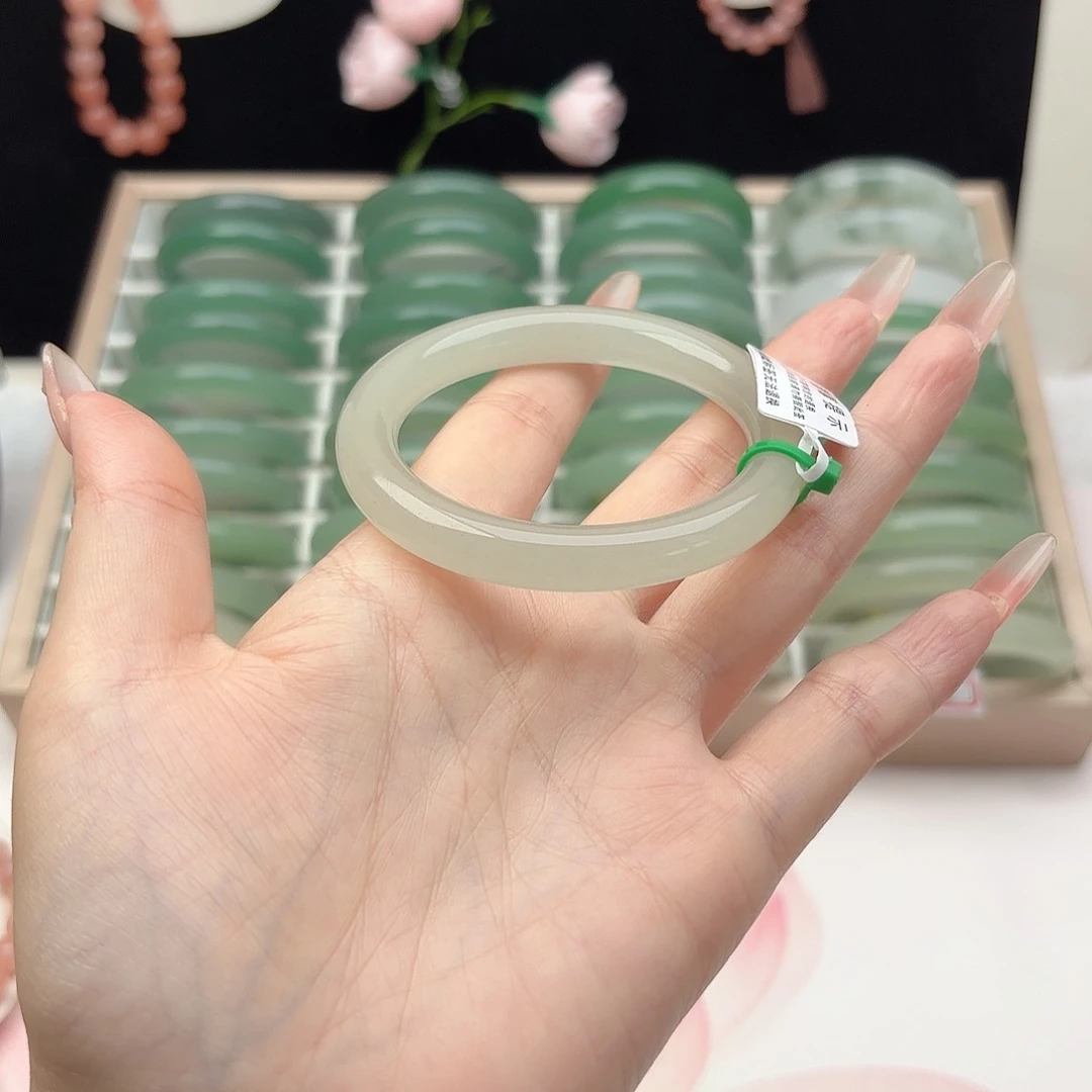 未镶嵌手镯石英质玉