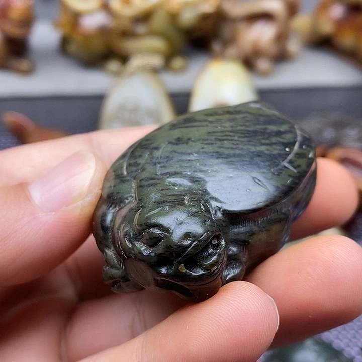 未镶嵌蛇纹石玉颈饰