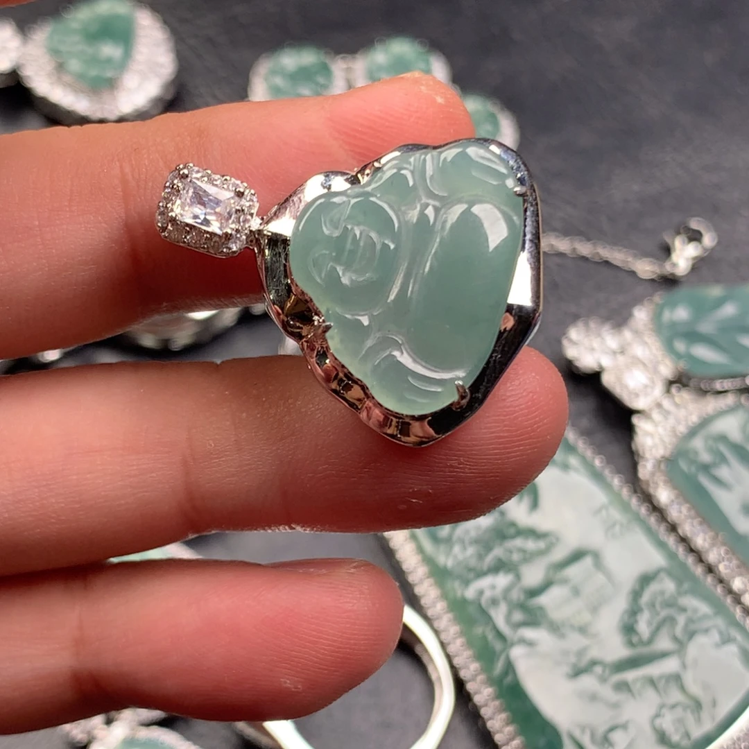 翡翠未镶嵌颈饰佛公