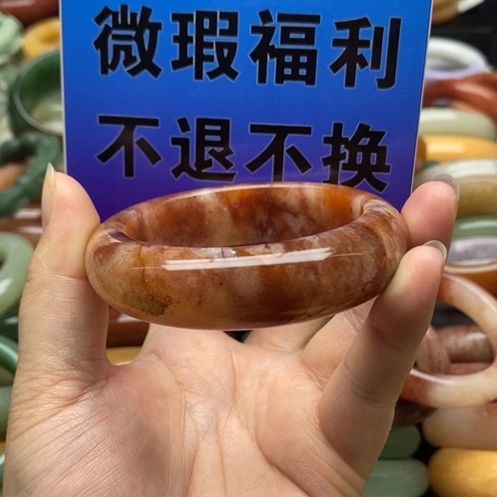 靠***土石英质玉未镶嵌手镯