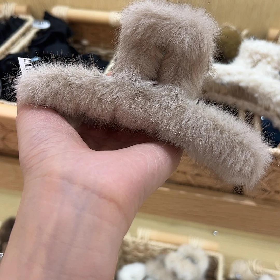 布艺非金属灰色毛毛抓夹