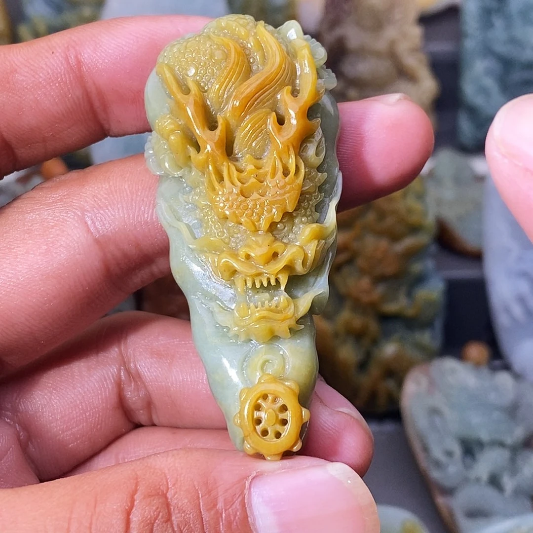 定制翡翠未镶嵌龙牌