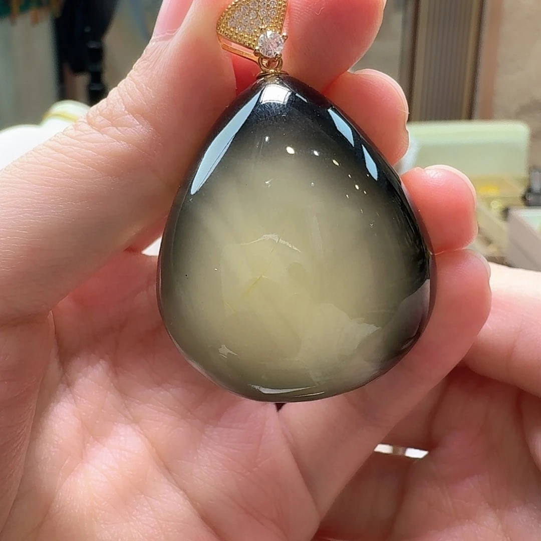 琥珀未镶嵌颈饰吊坠