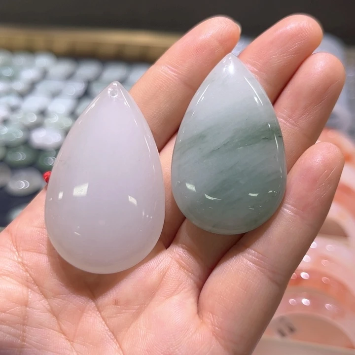 石英质玉未镶嵌颈饰