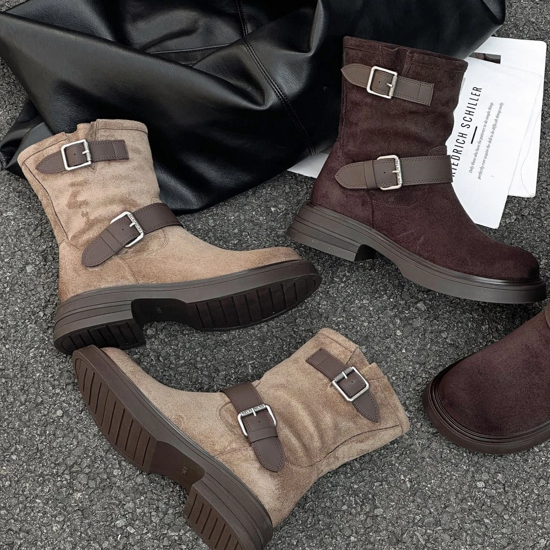 2025冬季新品大码女鞋40--43码时尚百搭经典款洋气减龄加绒马丁靴