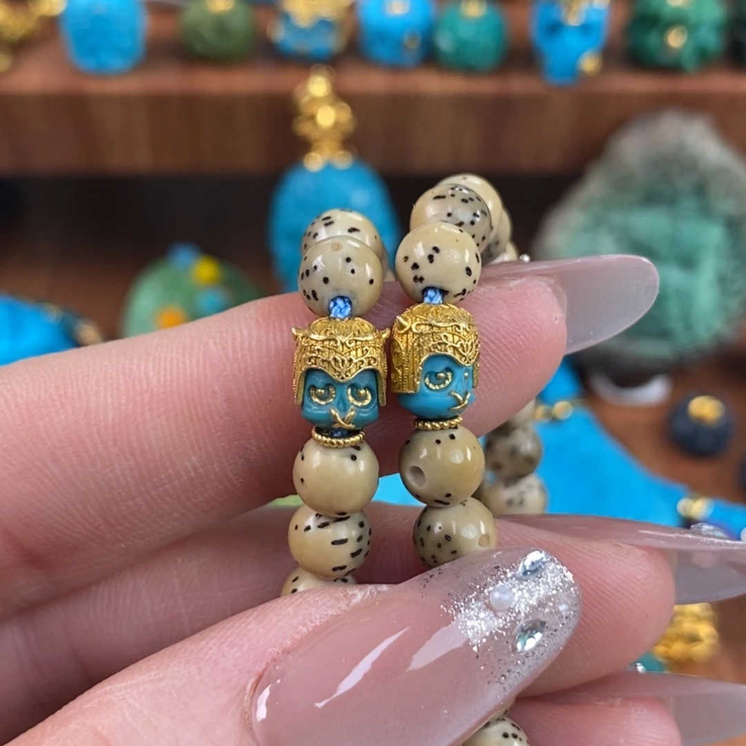 绿松石未镶嵌。头盔呆