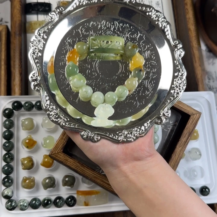来***露合金蛇纹石玉颈饰